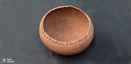 Globular bowl with geometric design
